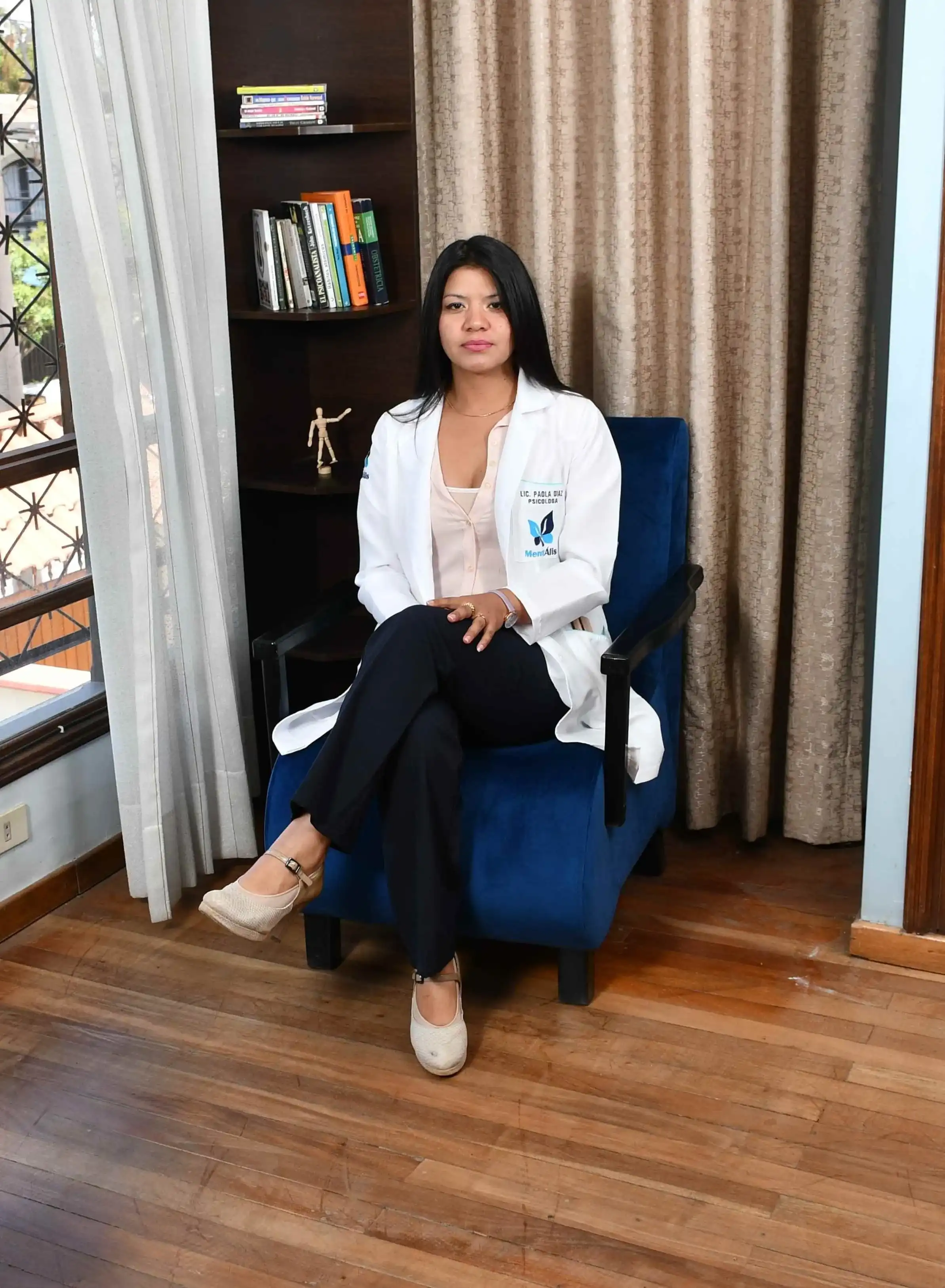 Lic. Paola Diaz en consultorio